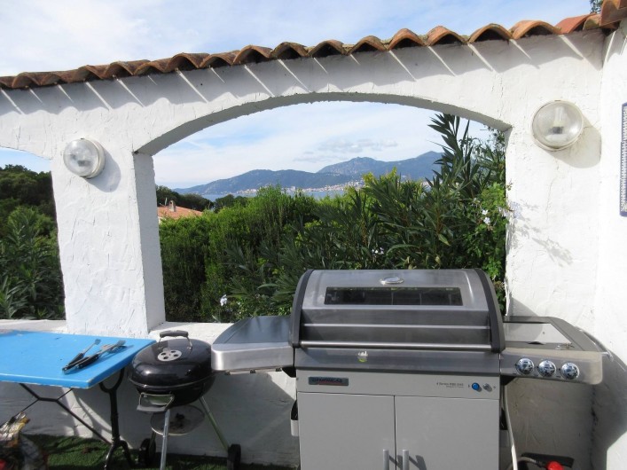 Location de vacances - Villa à Porticcio - 2 BBQ : gaz + weber charbon de bois