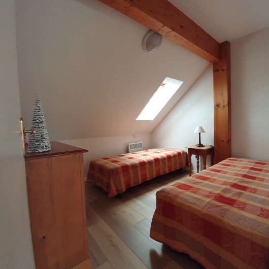 Location de vacances - Appartement à Loudenvielle - La chambre avec lits jumeaux.