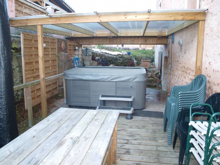 Location de vacances - Gîte à Brouvelieures - Jacuzzi extérieur, couvert