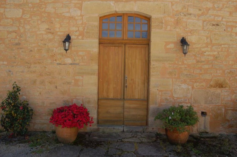 Location de vacances - Gîte à Saint-Médard-d'Excideuil - Entrée coté cours La Girouette