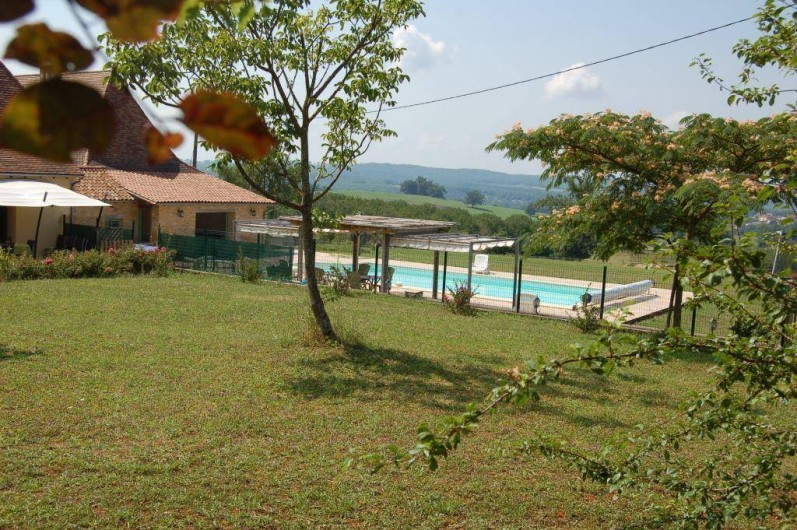 Location de vacances - Gîte à Saint-Médard-d'Excideuil - Le Jardin du gîte Les Figuiers