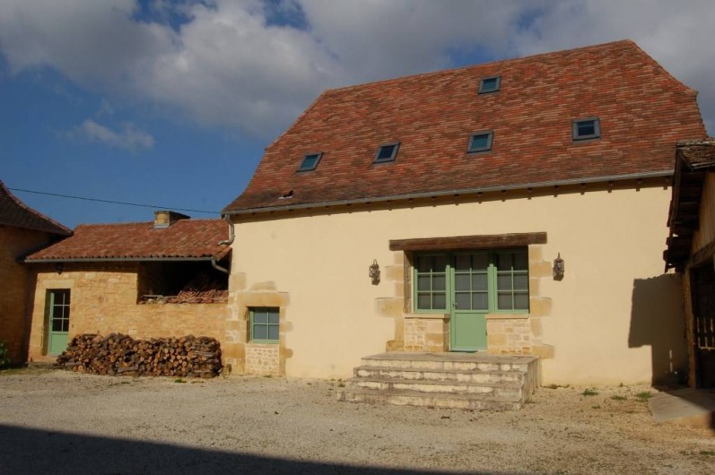 Location de vacances - Gîte à Saint-Médard-d'Excideuil - Entrée gîte Les Figuiers coté cours
