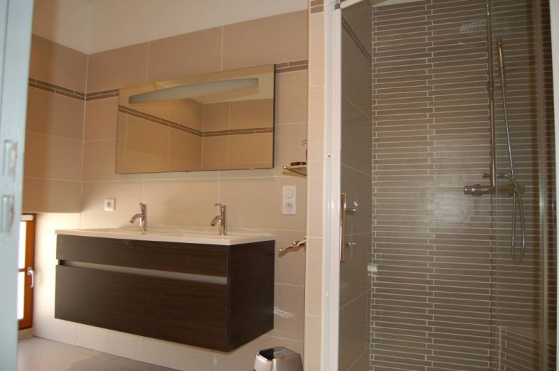 Location de vacances - Gîte à Saint-Médard-d'Excideuil - salle d'eau chambre 5