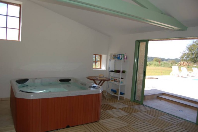 Location de vacances - Gîte à Saint-Médard-d'Excideuil - Jacuzzi