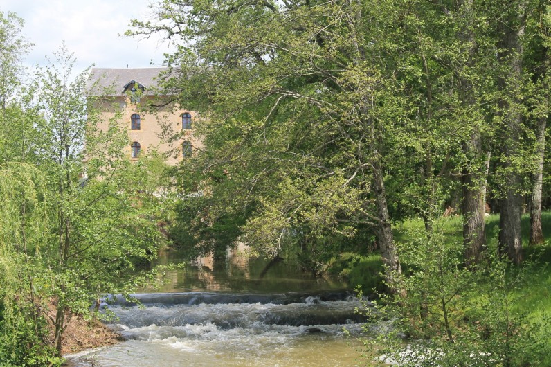 Location de vacances - Maison - Villa à Cercy-la-Tour - Cascade devant le Moulin