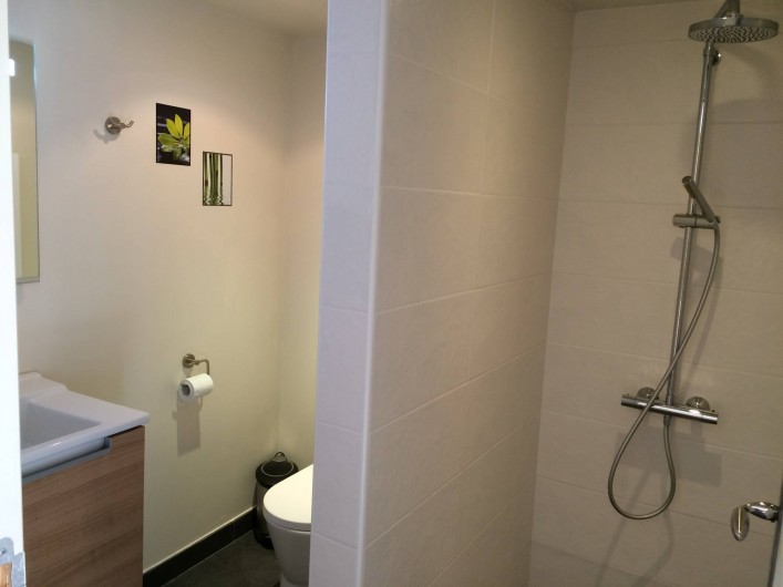 Location de vacances - Gîte à Sergeac - salle d'eaux dépendance
