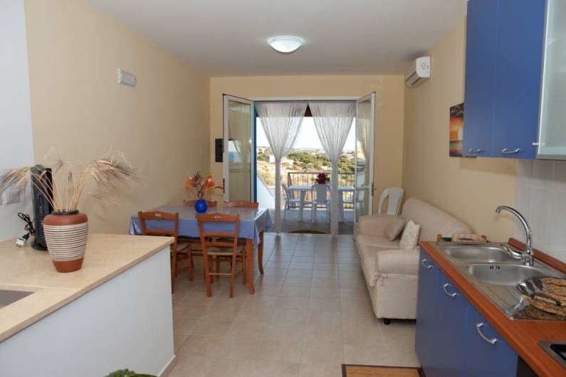 Location de vacances - Appartement à Torre Pali - cuisine ouverte/ salon