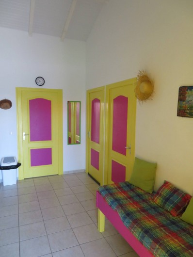 Location de vacances - Gîte à Le Moule - La banquette Gite "Désirade" et "Marie Galante"