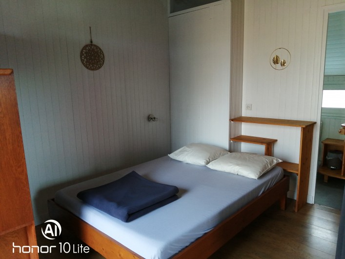 Location de vacances - Chalet à Champagnat - Lit 140 dans pièce principale, dans chalet ''confort'' pour 4/5 personnes