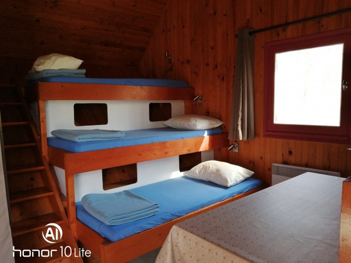 Location de vacances - Chalet à Champagnat - 3 lits 80 en escalier dans chalet simple pour 5 personnes