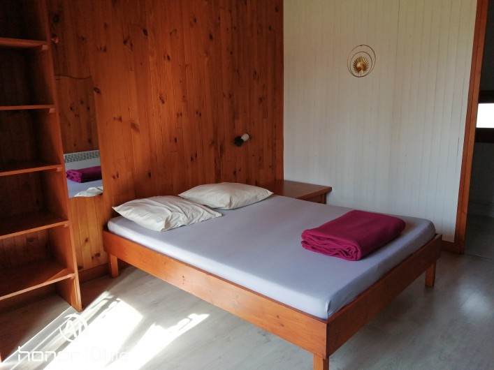 Location de vacances - Chalet à Champagnat - Lit 140 dans pièce principale, chalet simple pour 5 personnes