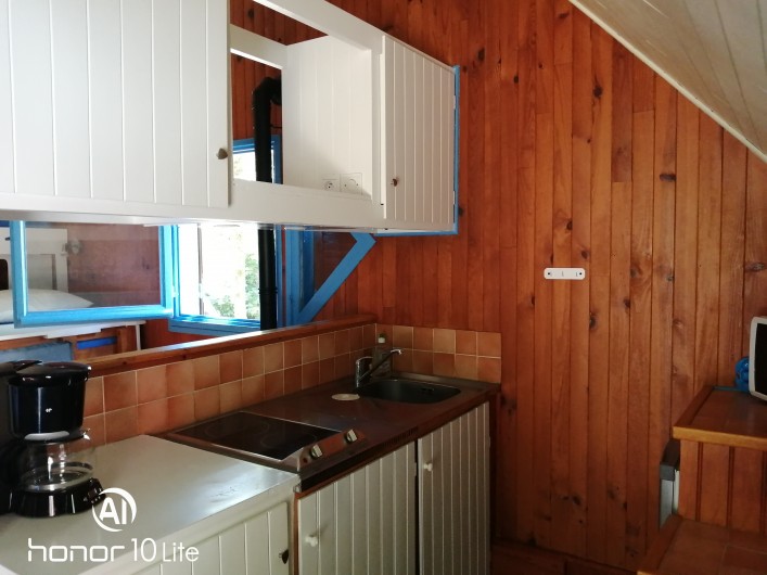Location de vacances - Chalet à Champagnat - Kitchenette dans chalet ''confort'' pour 4/5 personnes