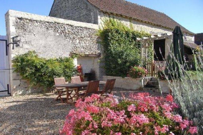 Location de vacances - Maison - Villa à Draché - Court privative- salon de jardin, barbecue, transat, parasol