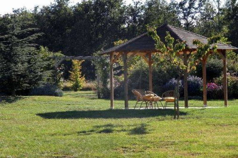Location de vacances - Maison - Villa à Draché - Kiosque en automne pour un moment de détente