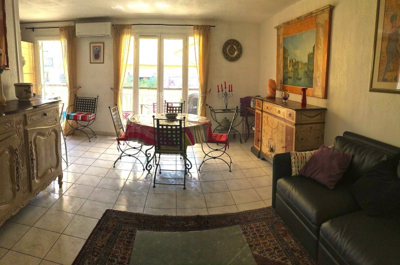 Location de vacances - Appartement à Cagnes-sur-Mer - Salle à manger depuis Salon