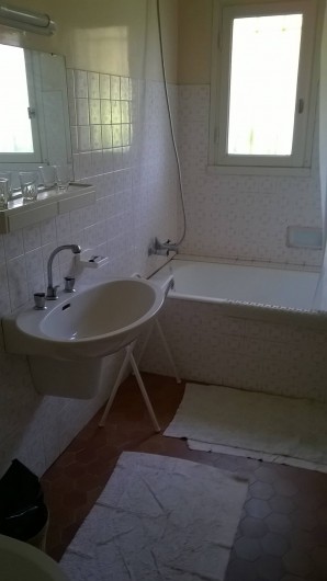 Location de vacances - Villa à Plougonvelin - Salle de bains au rez de chaussée avec douche.