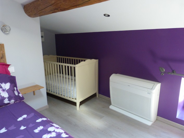 Location de vacances - Maison - Villa à Saint-Remèze - Chambre 2 lit bébé