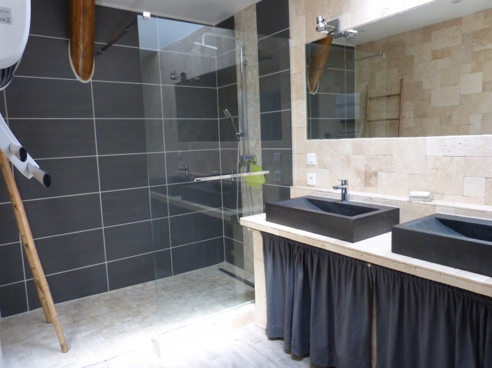 Location de vacances - Maison - Villa à Saint-Remèze - Salle de bain 2ème étage côté douche