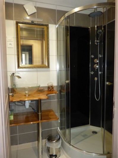 Location de vacances - Maison - Villa à Saint-Remèze - Salle de douche rez de chaussée