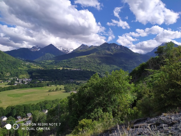 Location de vacances - Studio à Saint-Lary-Soulan - vue sur Saint-Lary village depuis les ardoisières (été)