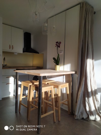 Location de vacances - Studio à Saint-Lary-Soulan - coin-repas ensoleillé (hiver)