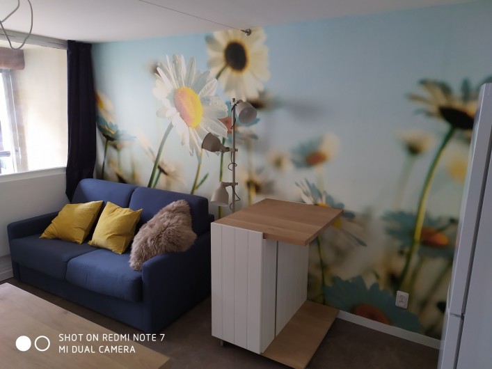 Location de vacances - Studio à Saint-Lary-Soulan - meuble nomade (roulettes) commode avec coin-bureau ou desserte/rallonge de table