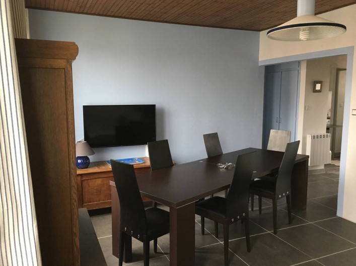 Location de vacances - Appartement à Barbâtre - La table, dépliée, peut accueillir 8 à 10 couverts
