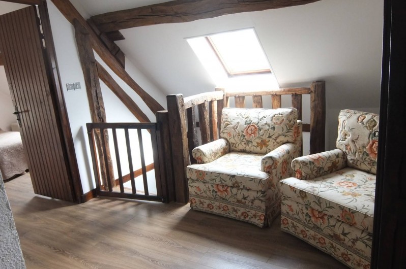 Location de vacances - Gîte à Souesmes - coin repos à l'étage canapé 2 places + 2 fauteuils