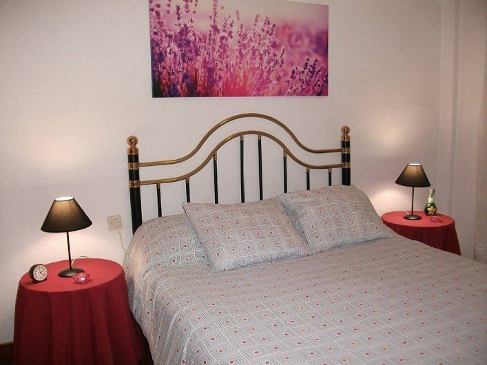 Location de vacances - Appartement à Puerto de Mazarrón - chambre literie neuve avec un grand lit 150 x 190 et un grand aimoire