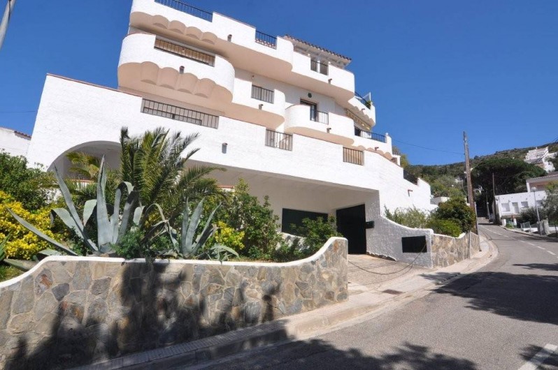 Location de vacances - Appartement à Roses - Immeuble