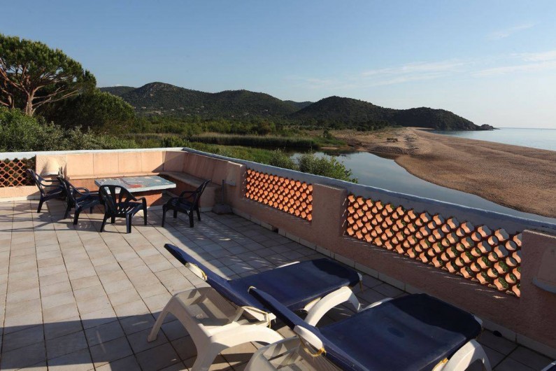 Location de vacances - Bungalow - Mobilhome à Sainte-Lucie de Porto-Vecchio - terrasse villa 14 pers