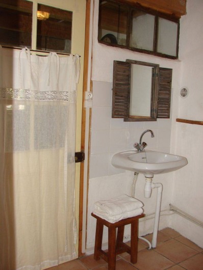 Location de vacances - Gîte à Vernoux-en-Vivarais - La grande maison (salle d'eau+toilette)