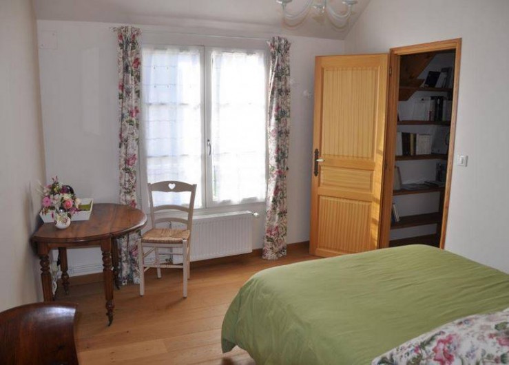 Location de vacances - Chambre d'hôtes à Saint-Loup-de-Naud - Autre vue de la chambre