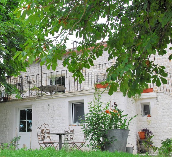 Location de vacances - Gîte à Lendou-en-Quercy - Coté sud ouest, des chambres sont au rez de chaussée
