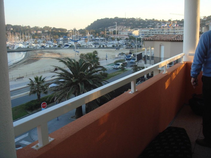 Location de vacances - Appartement à Cavalaire-sur-Mer - Vue Vers le port