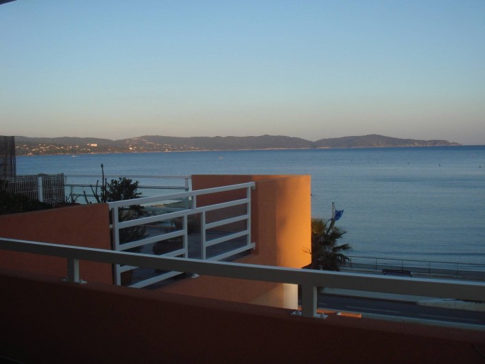 Location de vacances - Appartement à Cavalaire-sur-Mer - Vue vers l'Est