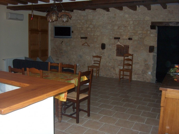 Location de vacances - Maison - Villa à Fréville-du-Gâtinais - Salle on peut voir les pierres apparentes