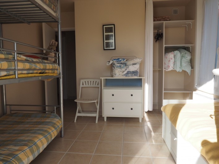 Location de vacances - Appartement à Merville-Franceville-Plage - Chambre enfants lit superposé 3 étages, 1 lit simple 80/190