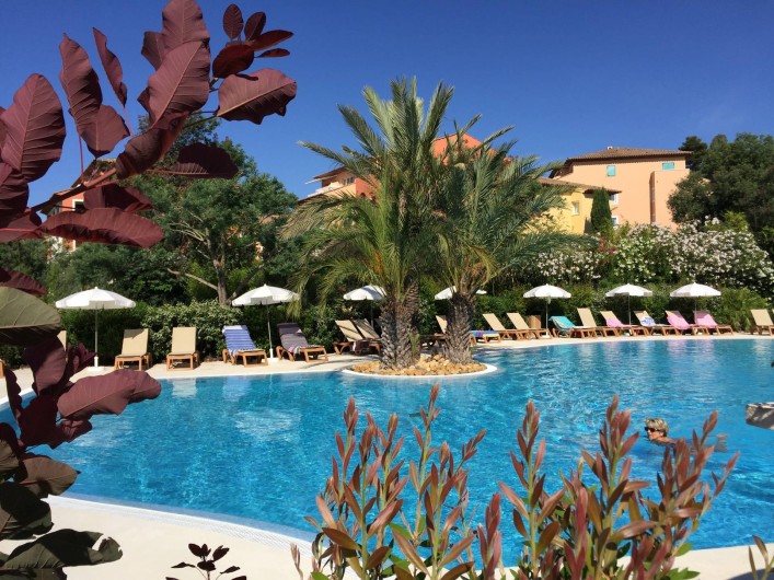 Location de vacances - Appartement à Roquebrune-sur-Argens - piscine