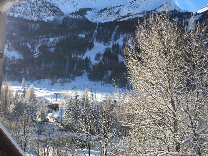 Location de vacances - Appartement à Le Monêtier-les-Bains - Vue des pistes en face