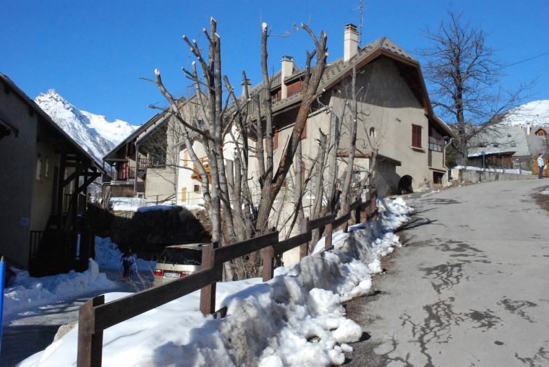 Location de vacances - Appartement à Le Monêtier-les-Bains - Accès par la Rue de la petite Turrière