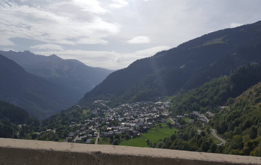 Location de vacances - Appartement à Champagny-en-Vanoise - Village à flanc de montagne.