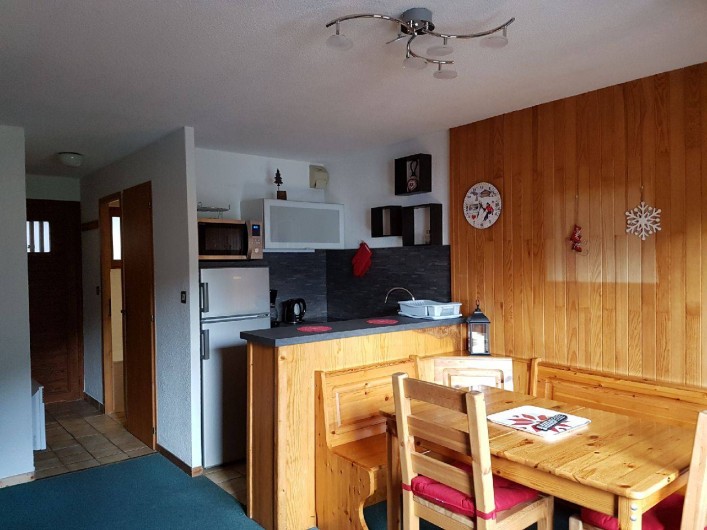 Location de vacances - Appartement à Champagny-en-Vanoise - Cuisine ouverte sur séjour.