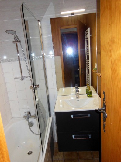 Location de vacances - Appartement à Champagny-en-Vanoise - Salle de bain.
