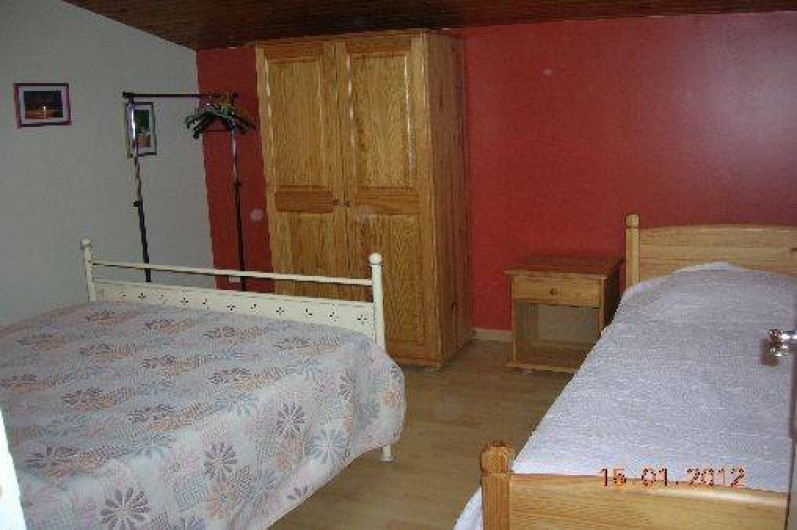 Location de vacances - Gîte à Thénac - Chambre 4 à l'étage, 1 lit de 140 plus 1 lit de 91