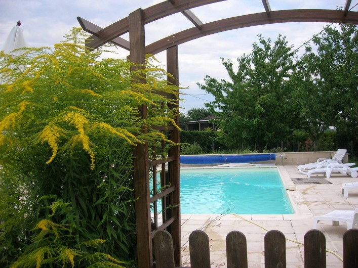 Location de vacances - Gîte à Thénac - Entré de la piscine