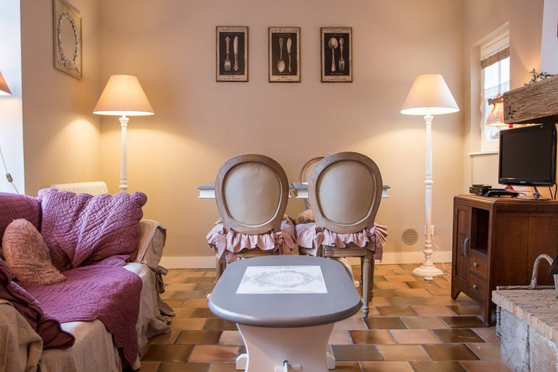 Location de vacances - Chambre d'hôtes à Veules-les-Roses - Le salon/séjour très lumineux, avec cheminée.