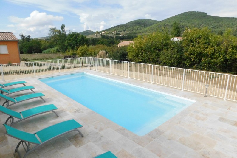 Location de vacances - Villa à Saint-Sauveur-de-Cruzières - Plage piscine