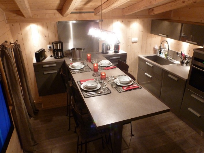Location de vacances - Studio à L'Alpe d'Huez - salle à manger et cuisine