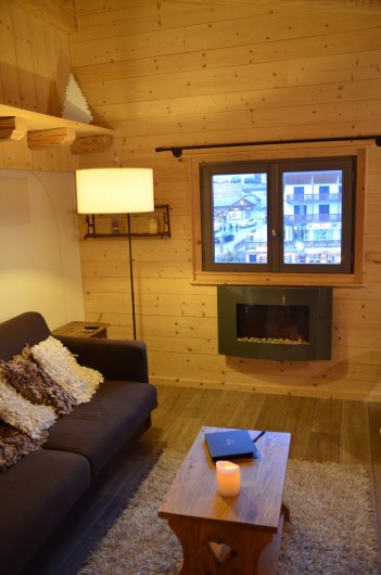 Location de vacances - Studio à L'Alpe d'Huez - Vue sur la station et les Grandes Russes